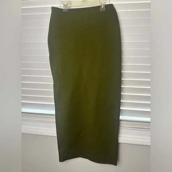 MISSGUIDED green skirt with metal hardware - Picture 3 of 13